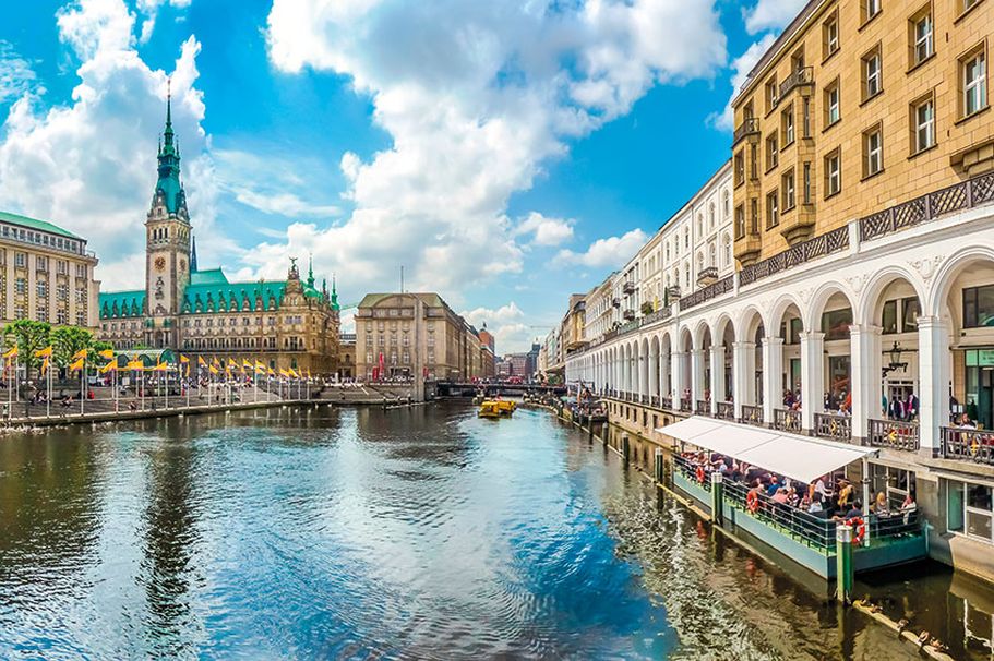 Rathaus in Hamburg und Alsterarkaden