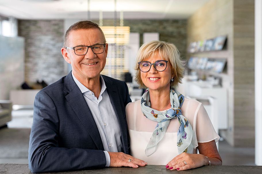Familie Stenger im Reisebuero