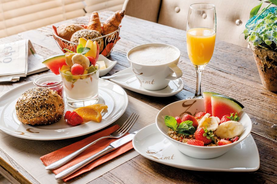 Bistro Café Zimt im STEWA Reisezentrum Kleinostheim - Frühstück