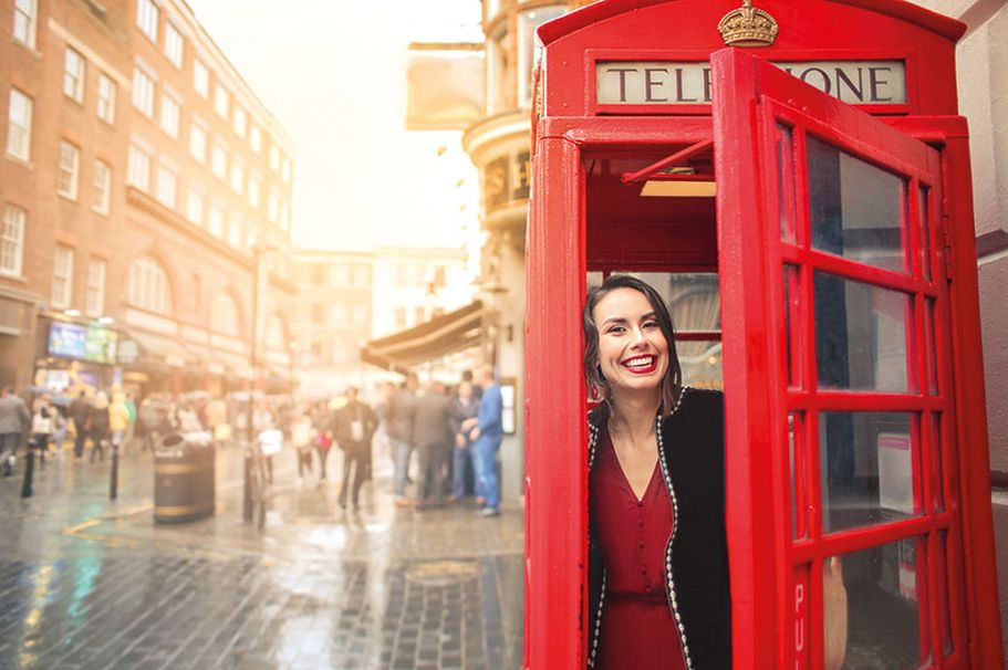 Städtereise nach London - Frau in der Telefonzelle