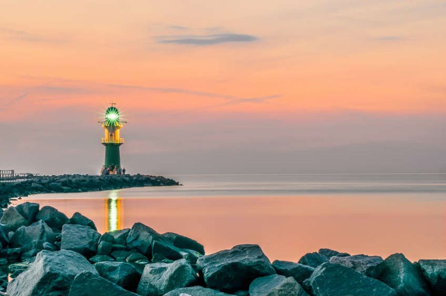 Städtereise Rostock - Leuchtturm Warnemünde