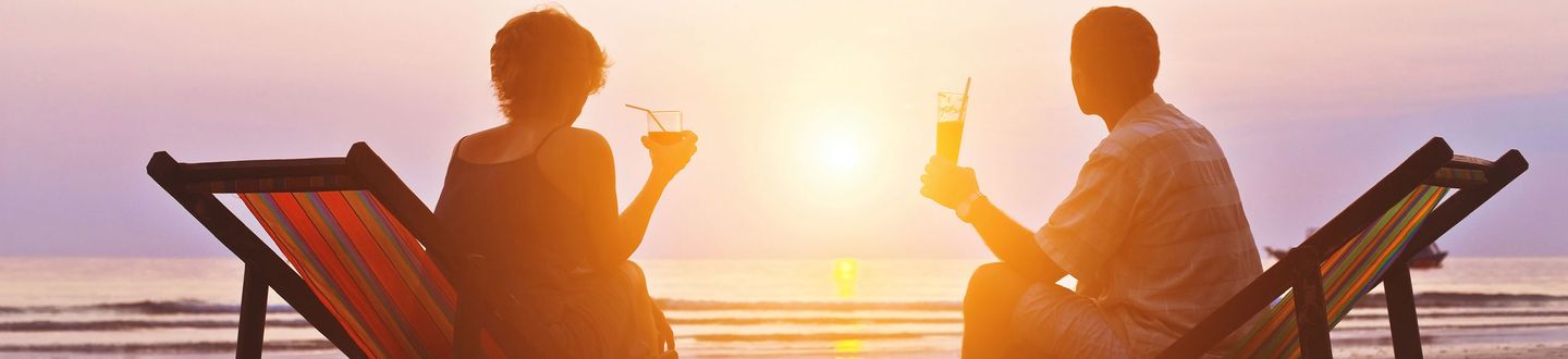 Neuigkeiten beim Sonnenuntergang austauschen
