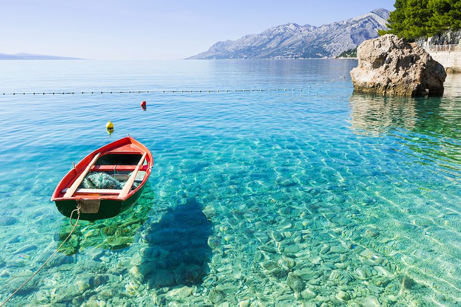 Die schönsten Strände in Kroatien wie Bucht in der Nähe von Brela Stadt, Makarska Riviera, Dalmatien