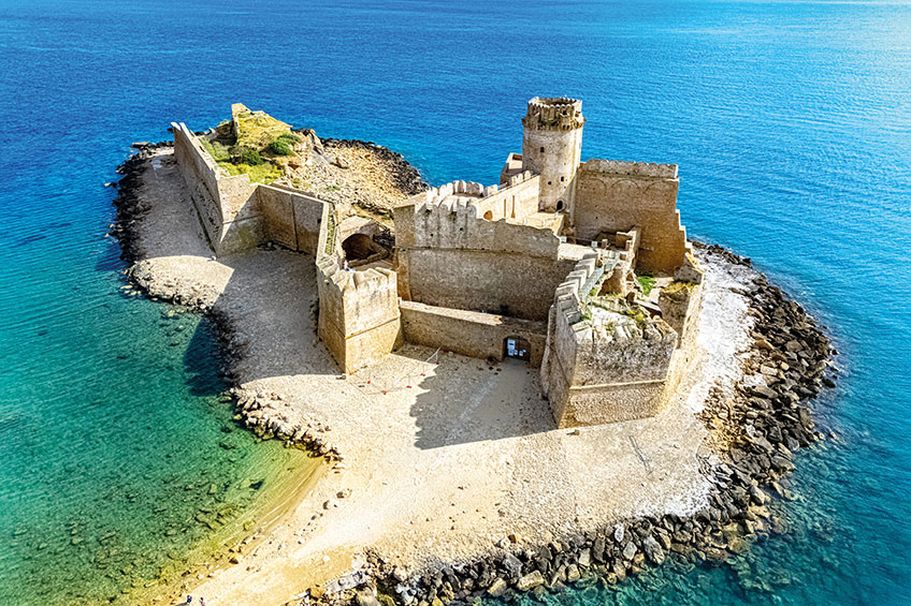 Die Burg in der Isola di Capo Rizzuto in der Provinz Crotone