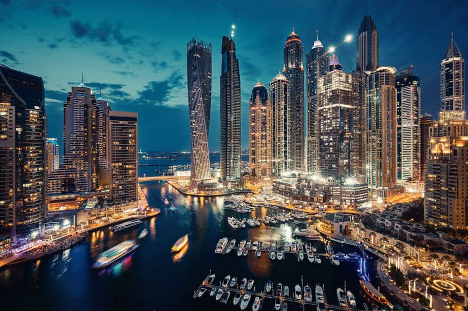 Flugreise Dubai -  bei Nacht