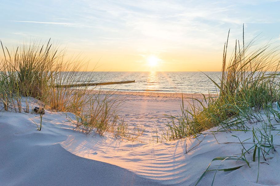 Strand an der Ostsee mit Sonnenuntergang