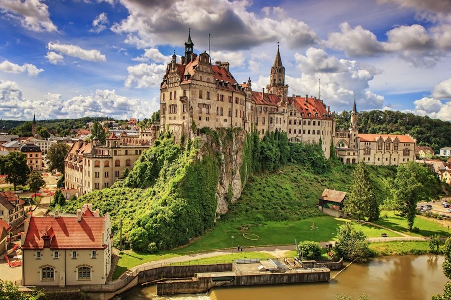 Schloesser und Burgen - Schloss im Schwarzwald